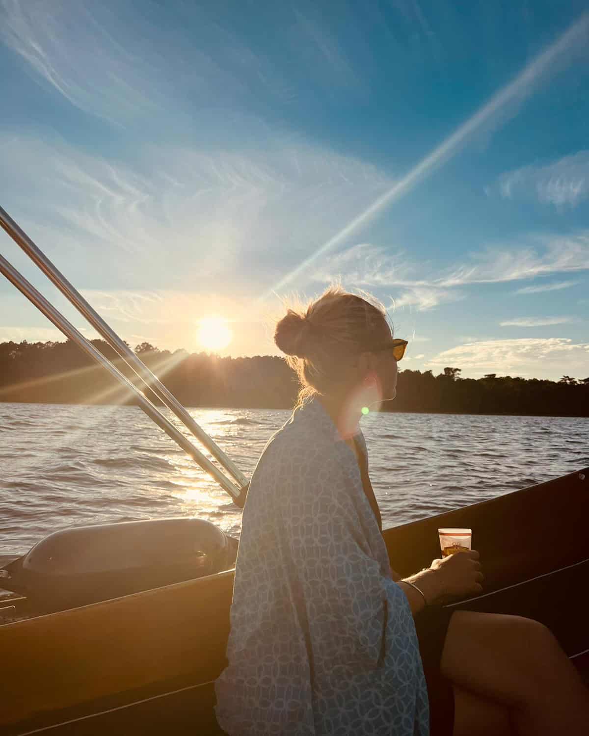 Balade en pinasse sur le lac de Lacanau au coucher de soleil