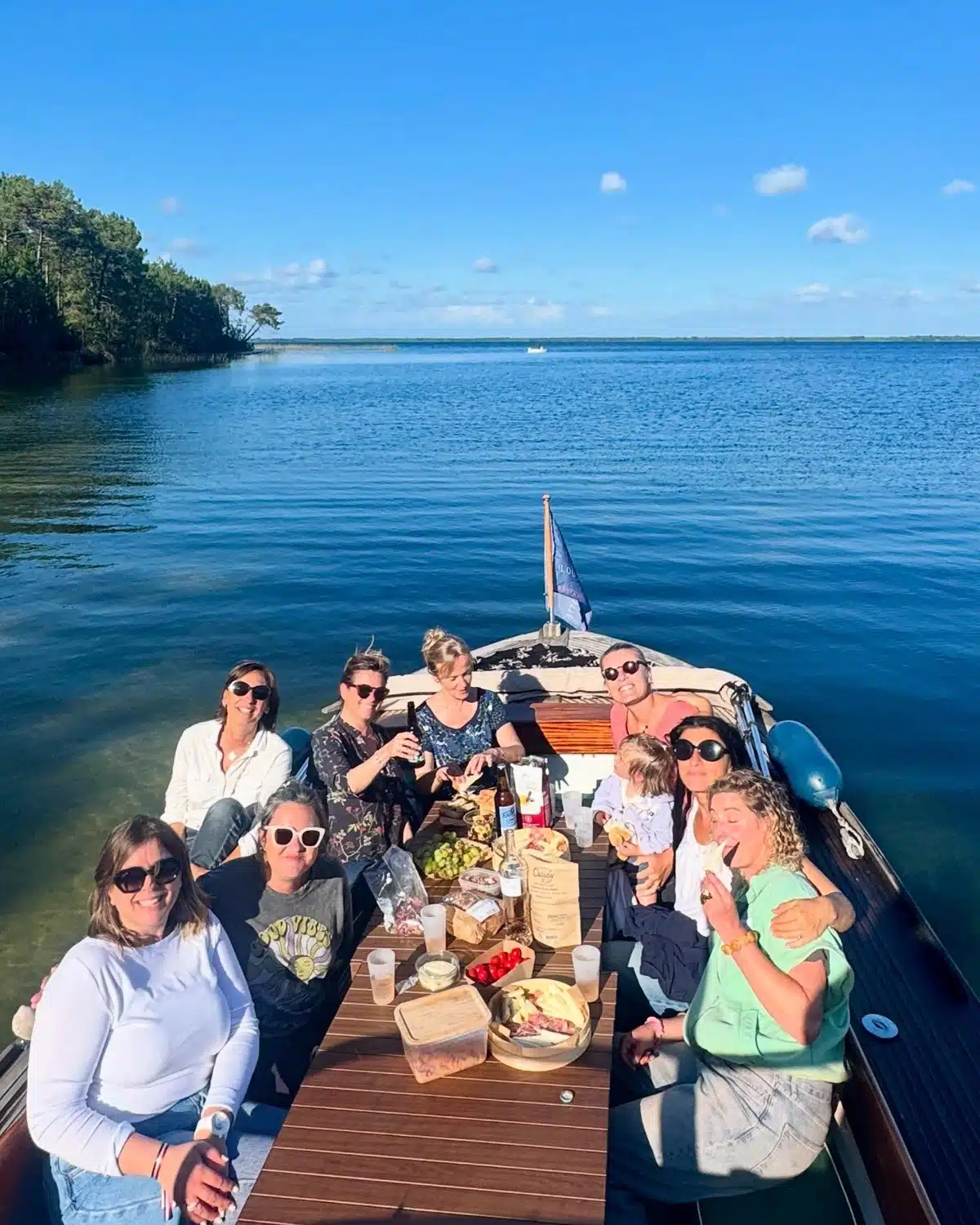 Balade en pinasse lac de Lacanau EVJF et Séminaire
